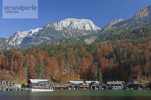 Bootshäuser aus Holz  Königssee  Königssee im Herbst  Nationalpark Berchtesgaden  Bayerische Alpen  Bayern  Deutschland  Europa