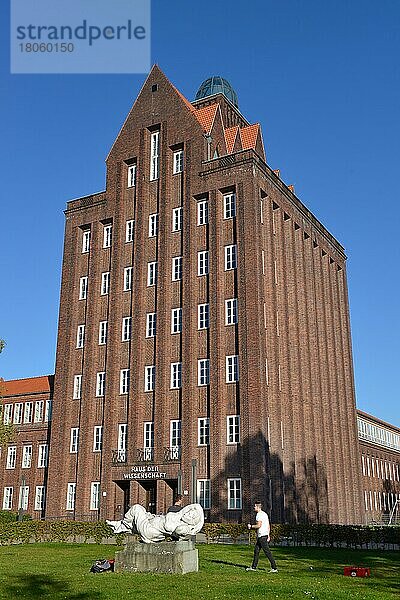 Haus der Wissenschaft  Pockelstrasse  Technische Universität  Braunschweig  Niedersachsen  Deutschland  Europa