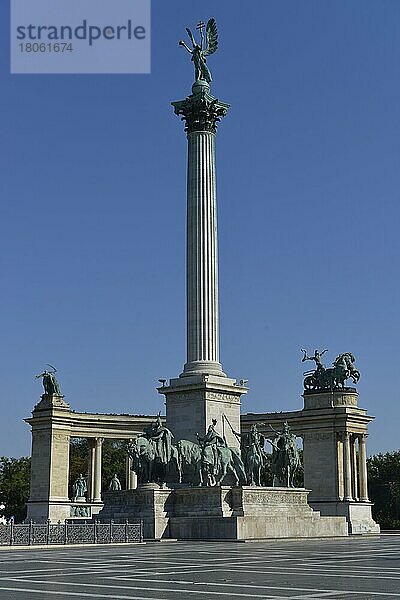 Milleniumsdenkmal  Heldenplatz  Budapest  Ungarn  Europa