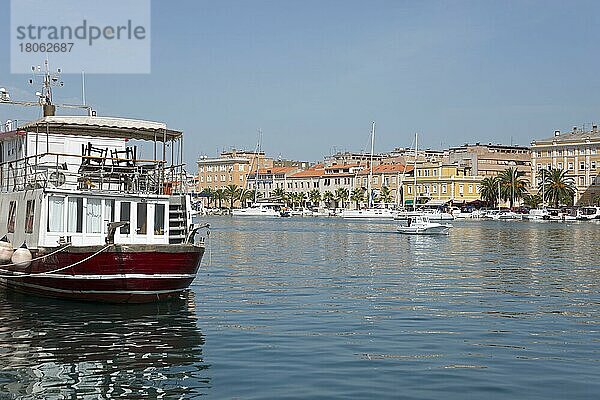 Hafen und Stadtansicht  Zadar  Kroatien  Europa