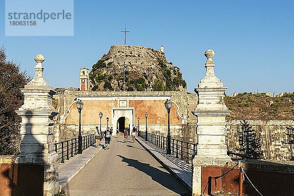 Eingang  Brücke  alte Festung  Kerkyra  Insel Korfu  Ionische Inseln  Griechenland  Europa