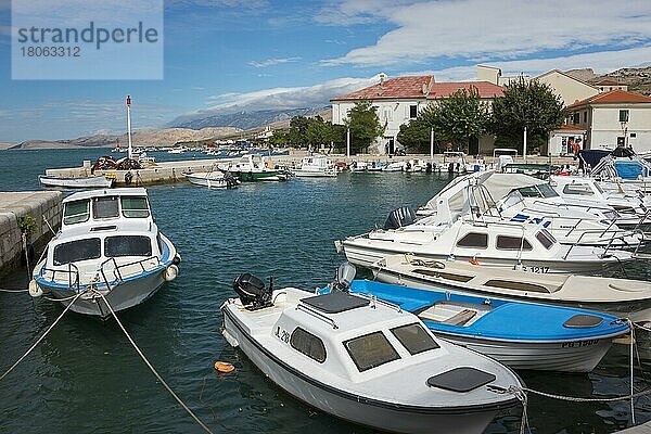 Hafen  Pag  Insel Pag  Dalmatien  Kroatien  Europa