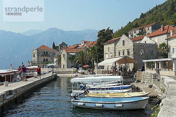 Hafen  Perast  Bucht von Kotor  Montenegro  Europa