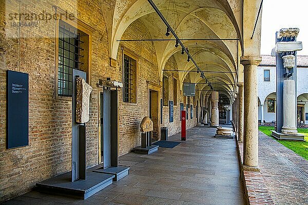 Kreuzgang des Musei Civici agli Eremitani  Padua  Schatzkammer im Herzen Venetiens  Italien  Padua  Venetien  Italien  Europa