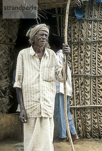 Ein Mann vom Stamm der Kurumba  Anaikatty  Tamil Nadu  Indien  Asien