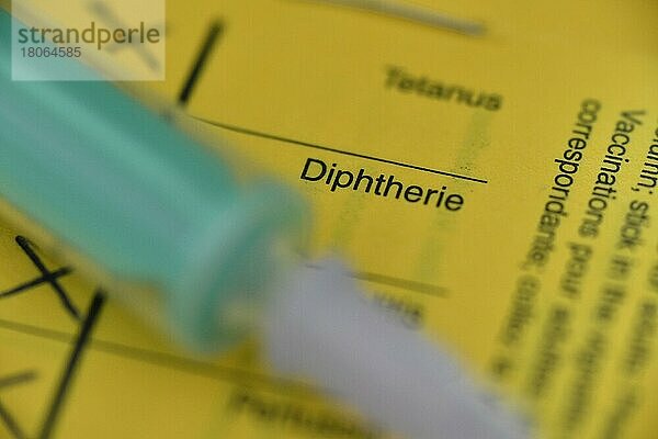 Diphterie  Impfbuch  Symbolfoto Impfung
