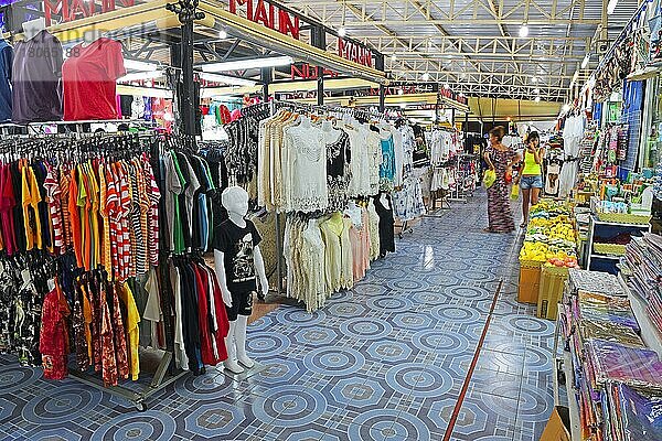 Textilien und anderes  Nachtmarkt Patong Beach  Phuket  Thailand  Asien