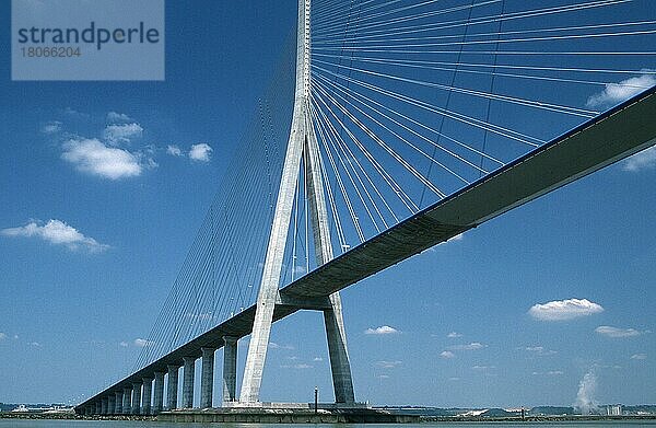 Bridge over river Seine  Le Havre  Normandy  France  Brücke über die Seine  Normandie  Frankreich  Europa  Querformat  horizontal  Europa
