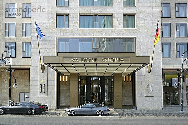 Eingangsbereich  Waldorf Astoria Hotel  Gebäudekomplex Zoofenster Berlin  Deutschland  Europa