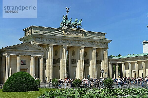 Brandenburger Tor  Pariser Platz  Mitte  Berlin  Deutschland  Europa