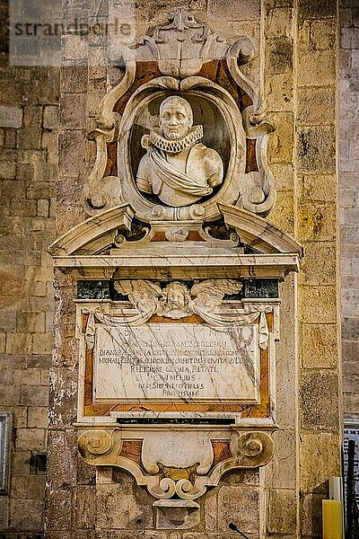 Relief in der Kathedrale Santa Mari Maggiore  Barletta  Apulien  Barletta  Apulien  Italien  Europa