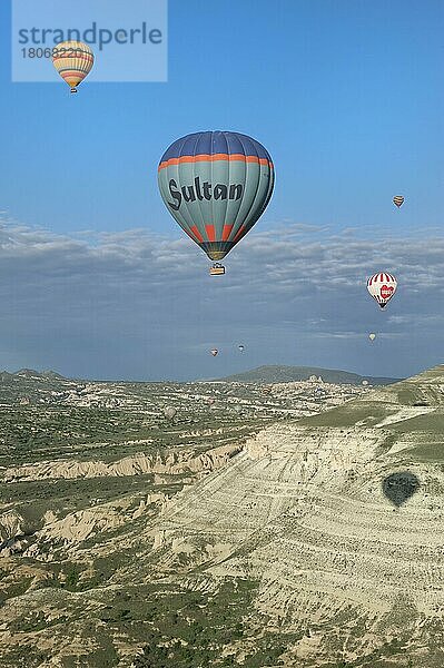 Heißluftballons  Kappadokien  Zentralanatolien  Türkei  Asien