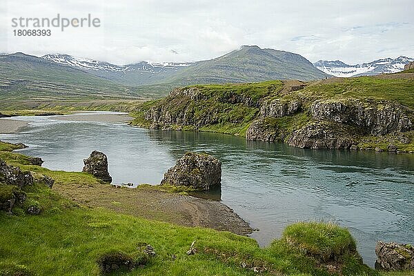 Fluss Breiddalsa  in der Nähe von Breiddalsvik  Island  Europa