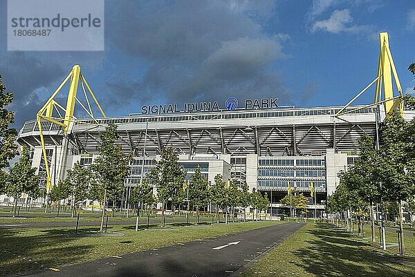 Signal Iduna Park  Fußballstadion  BVB  Fußballverein  Dortmund  Ruhrgebiet  Nordrhein-Westfalen  Deutschland  Europa