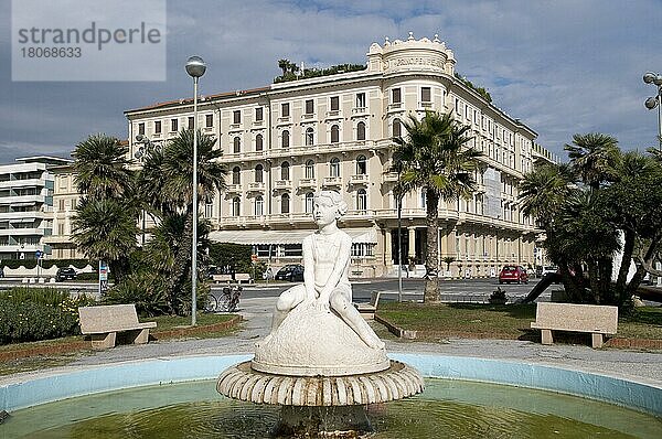 Springbrunnen vor dem Hotel Principe di Piemonte  Viareggio  Toskana  Italien  Europa