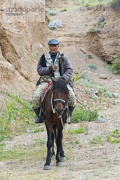 Reiter  Ile-Alatau-Nationalpark  Assy-Hochebene  Almaty  Kasachstan  Zentralasien  Asien