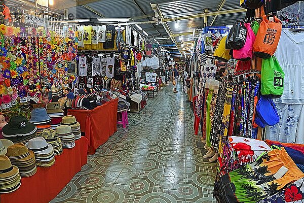 Textilien und anderes  Nachtmarkt Patong Beach  Phuket  Thailand  Asien