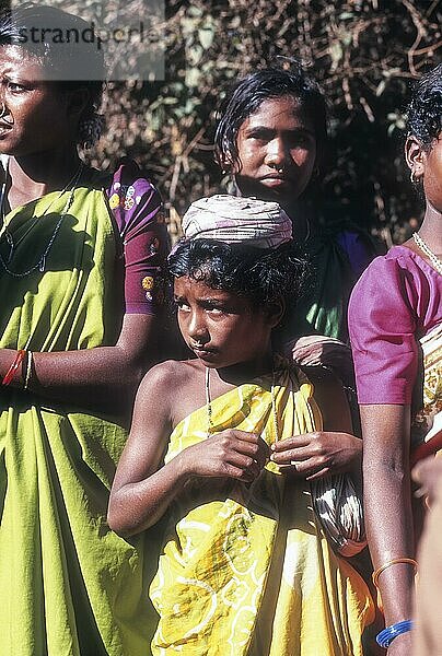 Stammesangehörige Mädchen im Araku-Tal  Andhra Pradesh  Indien  Asien