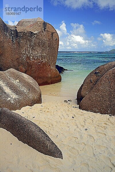 Strand und Granitfelsen am Traumstrand Source d'Argent  Insel La Digue  Seychellen  Afrika