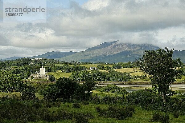 Doe Castle  bei Creeslough  Grafschaft Donegal  Schloss Doe  Irland  Europa