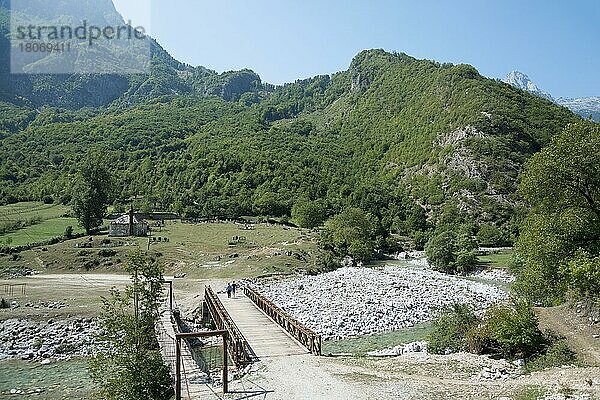 Brücken über Fluss Valbona bei Margegej  Albanische Alpen  Albanien  Europa