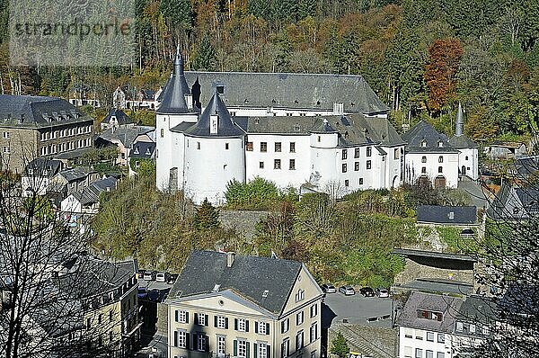 Kriegsmuseum  Chateau  Schloss  Burg  Clervaux  Luxemburg  Europa