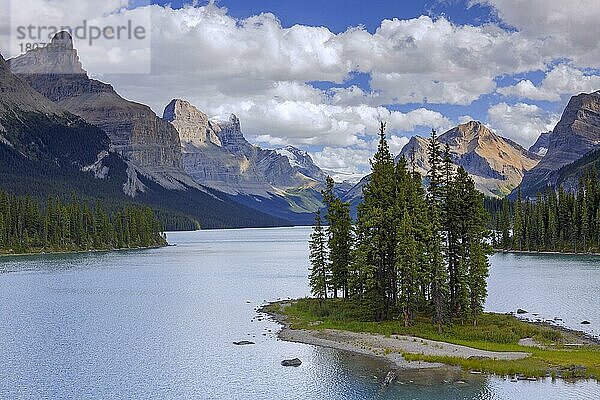 Spirit Island im Maligne Lake  Jasper National Park  Alberta  Kanadische Rocky Mountains  Kanada  Nordamerika