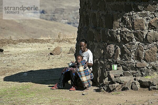 Frau mit Kind  Mokhotlong Distrikt  A14  Lesotho  Afrika