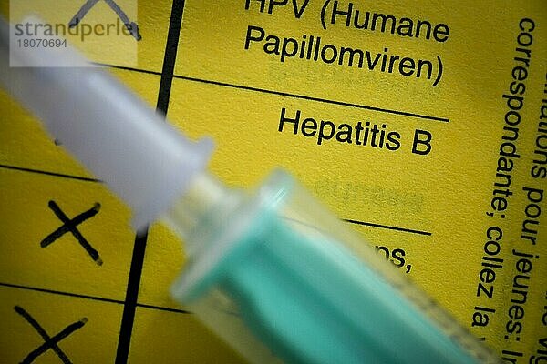 Hepatitis B  Impfbuch  Symbolfoto Impfung