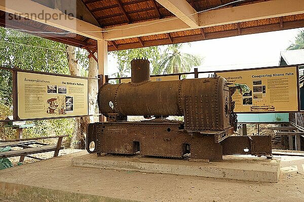 Lokomotive aus der französischen Kolonialzeit  ehemalige Eisenbahn  Ban Hang Khon  Don Khon  4000 Inseln  Si Phan Don  Mekong  Provinz Champasak  Sued-Laos  Laos  Asien