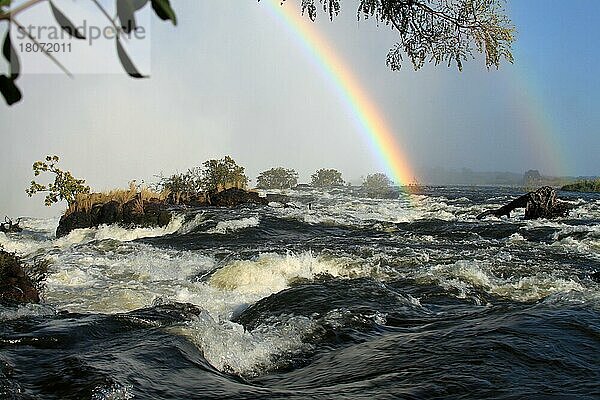 Östlicher Wasserfall  Viktoriafälle  Sambesi  Livingstone (donnernder Rauch)  Mosi-Oa-Tunya  Weltnaturerbe der UNESCO  Regenbogen  Sambia  Afrika