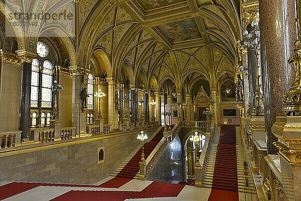 Treppenhaus  Parlamentsgebäude  Kossuth Lajos ter  Budapest  Ungarn  Europa