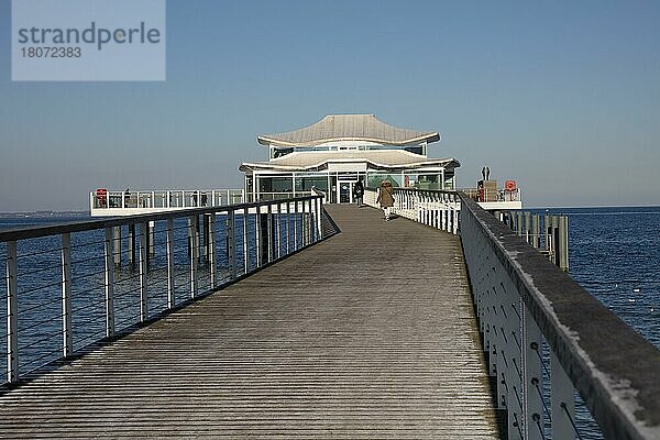 Mikado-Teehaus  Seebrücke  Timmendorfer Strand  Ostsee  Lübecker Bucht  Schleswig-Holstein  Deutschland  Europa