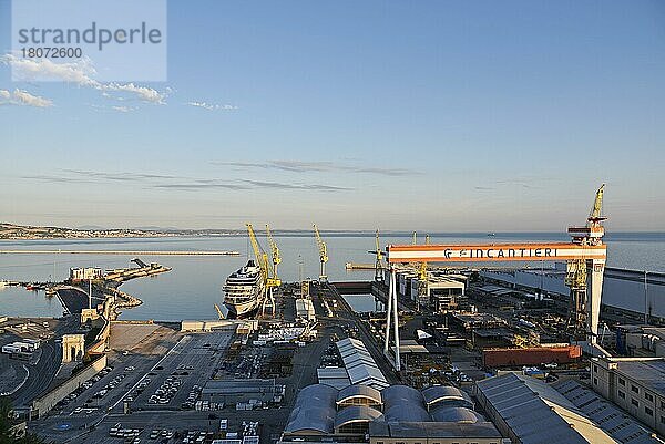 Schiffswerft  Industrieanlagen  Industriehafen  Hafen  Ancona  Marken  Italien  Europa