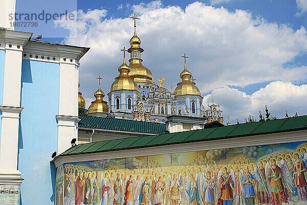 Wandgemälde an Außenmauer  St. Michaels Dom  St. Michaelskloster  Michaelsplatz  Kiew  Ukraine  Europa