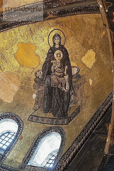 Apsis-Wandmosaik der Theotokos  Jungfrau Maria mit Kind  Hagia Sophia  heute Hagia-Sophia-Moschee-Museum  Istanbul  Türkei  Sophienkirche  Ayasofya Camii Müzesi  Asien