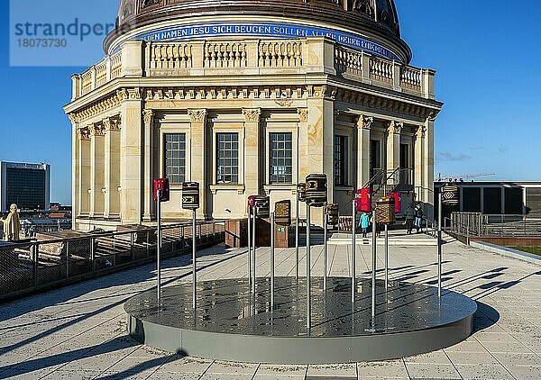 Die Kuppel vom Neuen Stadtschloss mit dem Humboldt Forum  Berlin  Deutschland  Europa