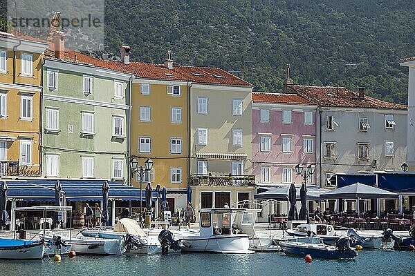 Hafen  Cres-Stadt  Insel Cres  Kvarner Bucht  Kroatien  Europa