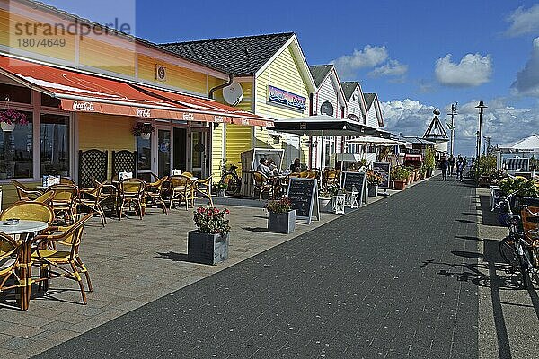 Restaurants und Geschäft im Hafen von List  Sylt  nordfriesische Inseln  Nordfriesland  Schleswig-Holstein  Deutschland  Europa