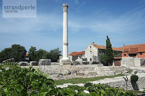 Reste eines römischen Tempels  alte Salzstadt Nin  Kroatien  Rimski Hram  Europa