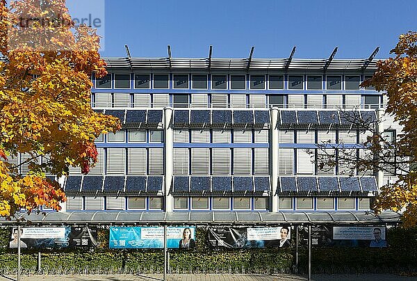 Campus Sankt Augustin der Hochschule Bonn-Rhein-Sieg  Gebäude C mit Solarfassade  Sankt Augustin  Rheinland  Nordrhein-Westfalen  Deutschland  Europa