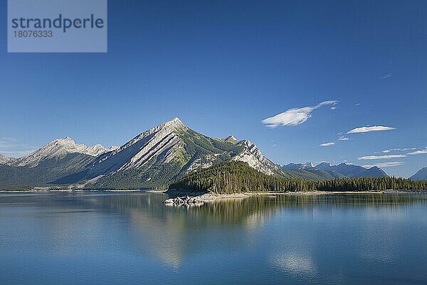 Upper Kananaskis Lake im Peter Lougheed Provincial Park im Sommer  Alberta  Kanada  Nordamerika