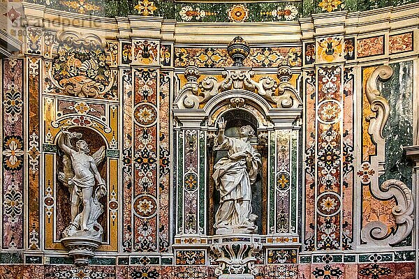 Barockkapelle mit Marmormosaiken und Statuen aus dem 18. Jhd. Kathedrale San Cataldo  Taranto  Apulien  Taranto  Apulien  Italien  Europa