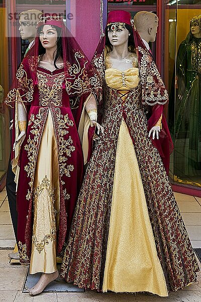 Traditionelle Kleidung  orientalischer Basar  Ankara  Türkei  Ankara  Türkei  Asien