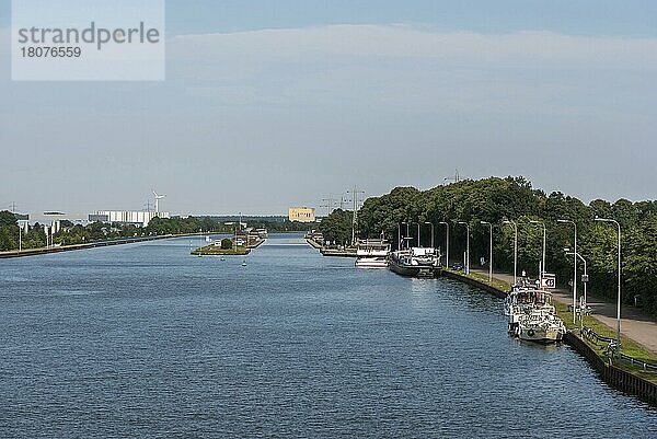 Wasserstrassenkreuz  Mittellandkanal  Fluss Weser  Minden-Lübbecke  Ostwestfalen-Lippe  Nordrhein-Westfalen  Deutschland  Europa