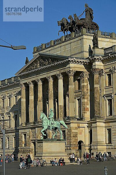 Reiterstandbild Herzog Friedrich Wilhelm  Residenzschloss  Schlossplatz  Braunschweig  Niedersachsen  Deutschland  Europa