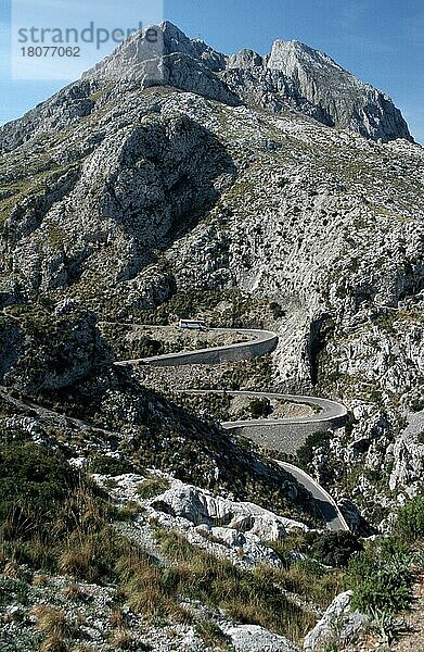 Road to Sa Calobra  Majorca  Balearic Islands  Spain  Straße nach Sa Calobra  Mallorca  Balearen  Spanien  Europa  Landschaften  landscapes  Gebirge  Berge  mountains  Europa