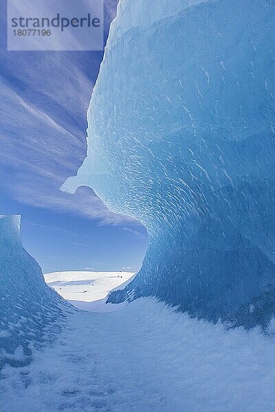 Eisformationen in der Gletscherlagune Fjallsárlón  Gletschersee im Winter  Island  Europa