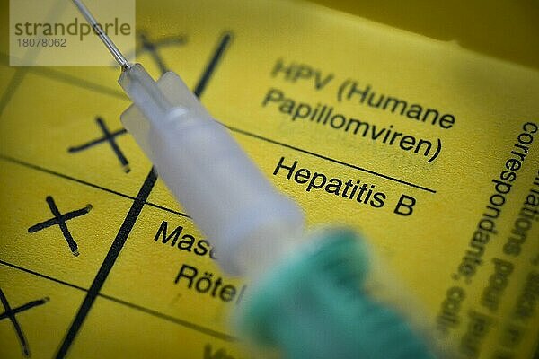 Hepatitis B  Impfbuch  Symbolfoto Impfung