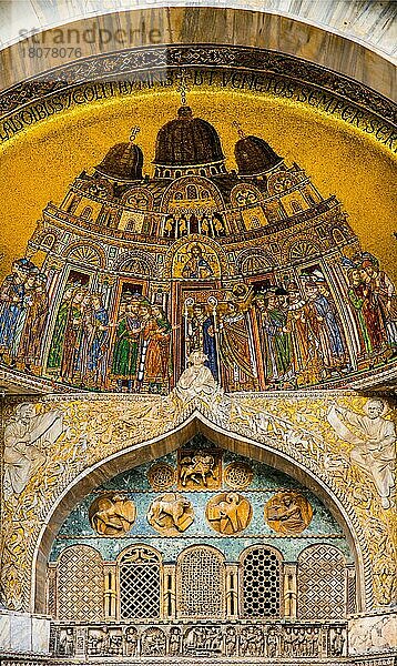 Uberfuhrung der Gebeine des hl. Markus in den Dom  Mosaik der Porta Sant